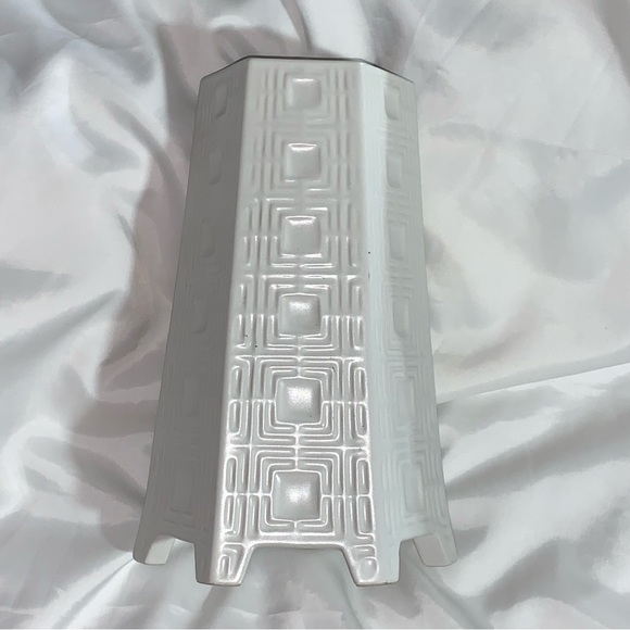 JONATHAN ADLER large/tall footed HEXAGON VASE white MCM glazed ceramic - Picture 5 of 11